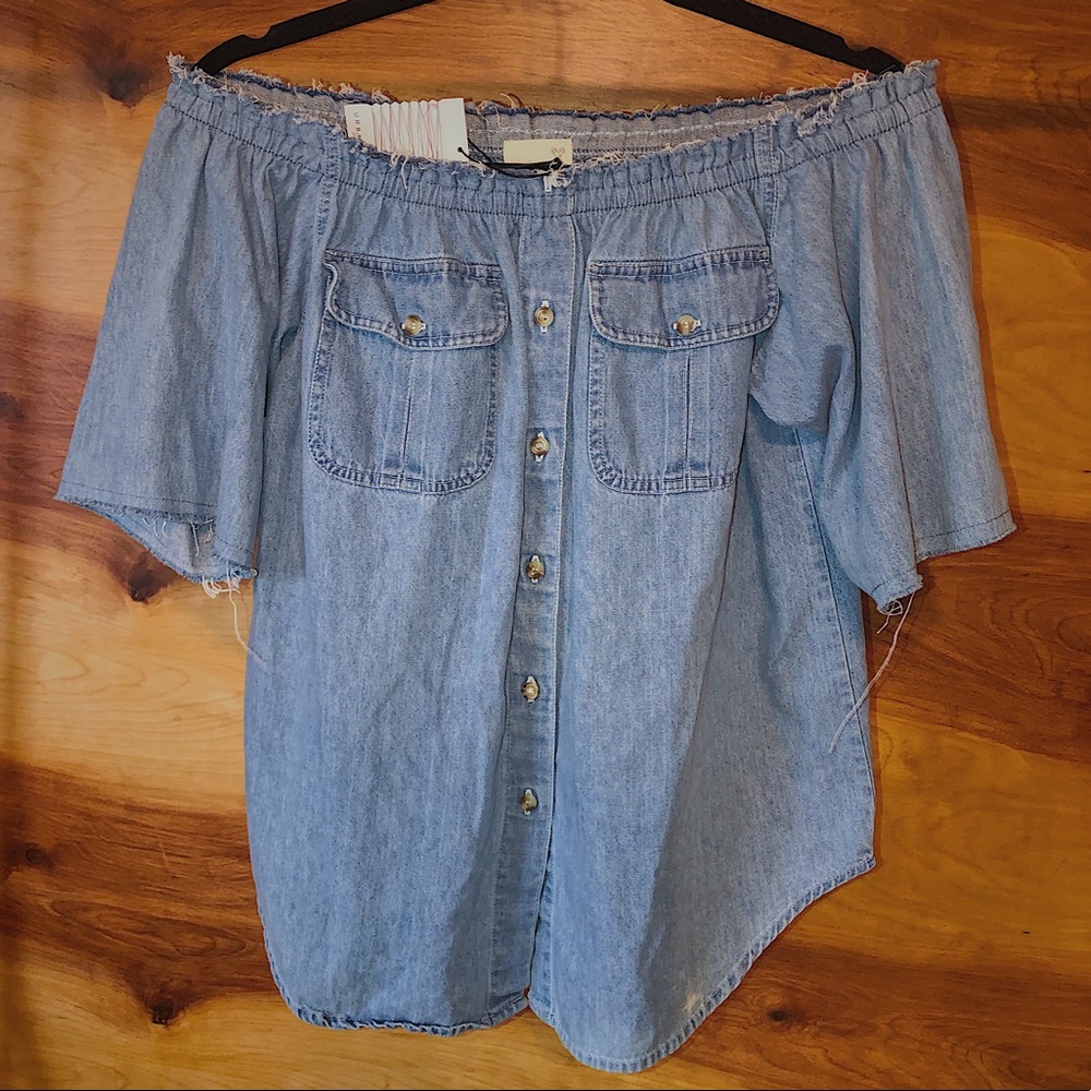 NWT UO URBAN OUTFITTERS- Off Shoulder Denim Top - Picture 2 of 3